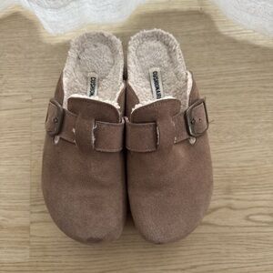 Brown Suede platform clogs with Sherpa lining